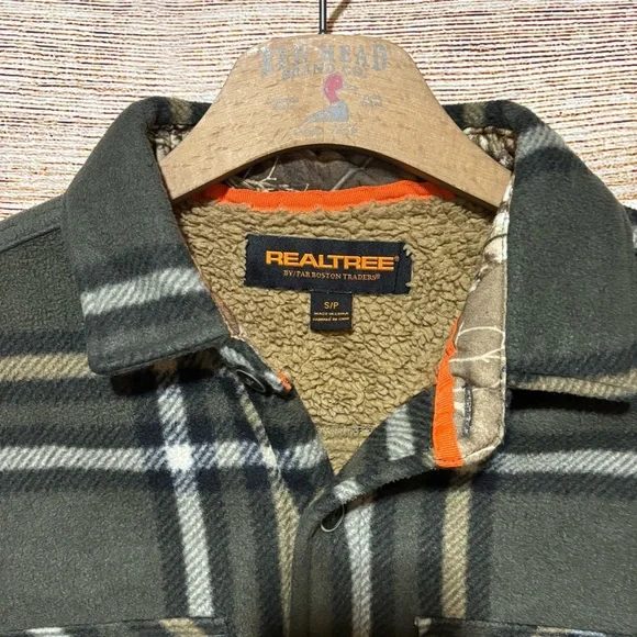 RealTree Men's Small Green Plaid Shirt - Picture 2 of 9